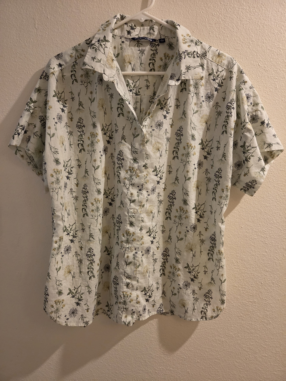 Short-Sleeve Cream Button-Down Shirt with Delicate Green Floral Print
